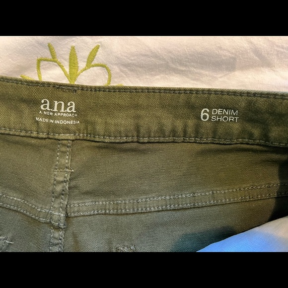 a.n.a. A New Approach denim shorts; Color: Green; Size 6; about a 31 inch waist - Picture 3 of 4